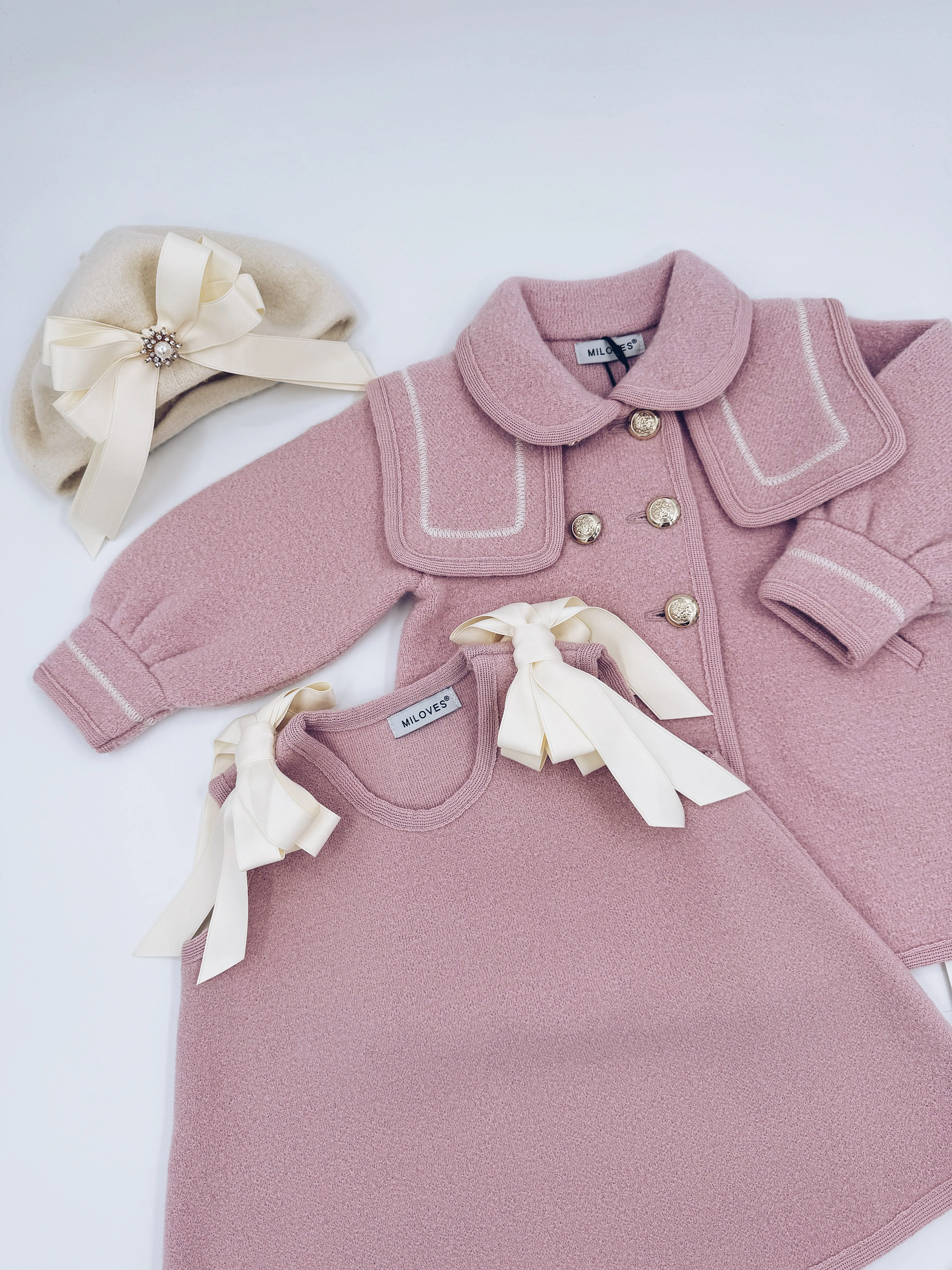 Beautiful pink merino wool coat with Cream stitching details