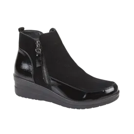 ZARA Ladies wedge ankle boot with zip detail